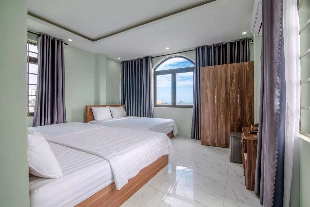 Lucky Hotel by OYO Rooms