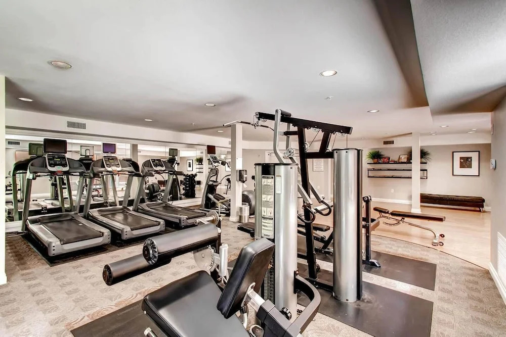 H3 -Gorgeous Multi Level San Diego Loft - Work or Escape Free Parking - #1 Location!