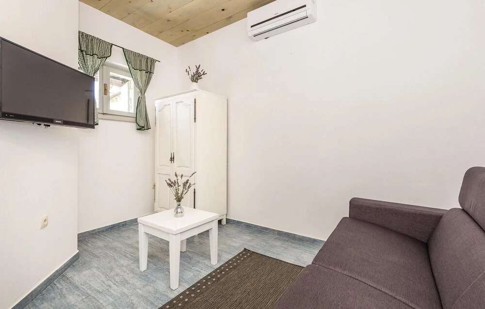 Beautiful Home in Lovran With Wifi and 2 Bedrooms