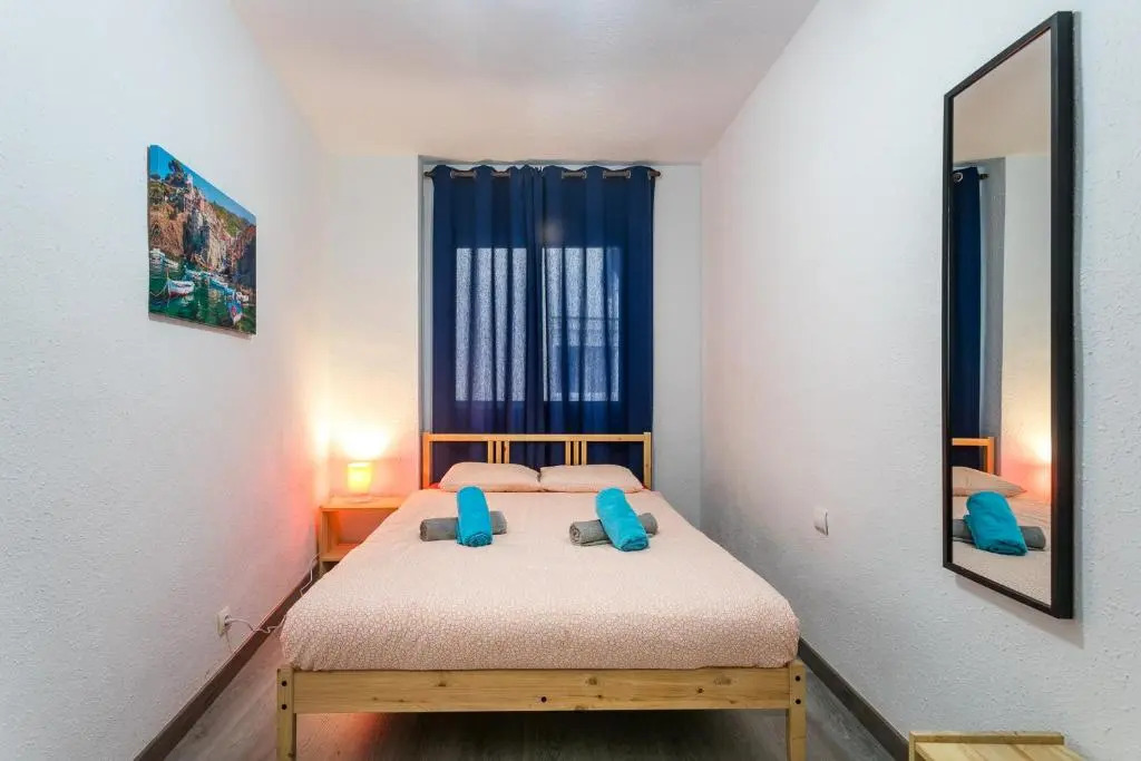 Lovely, new, bright 3 mins to beach apt 105 sq meters