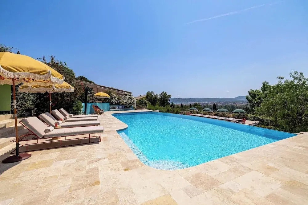 Room in a Magnificent 500m2 Provencal Villa