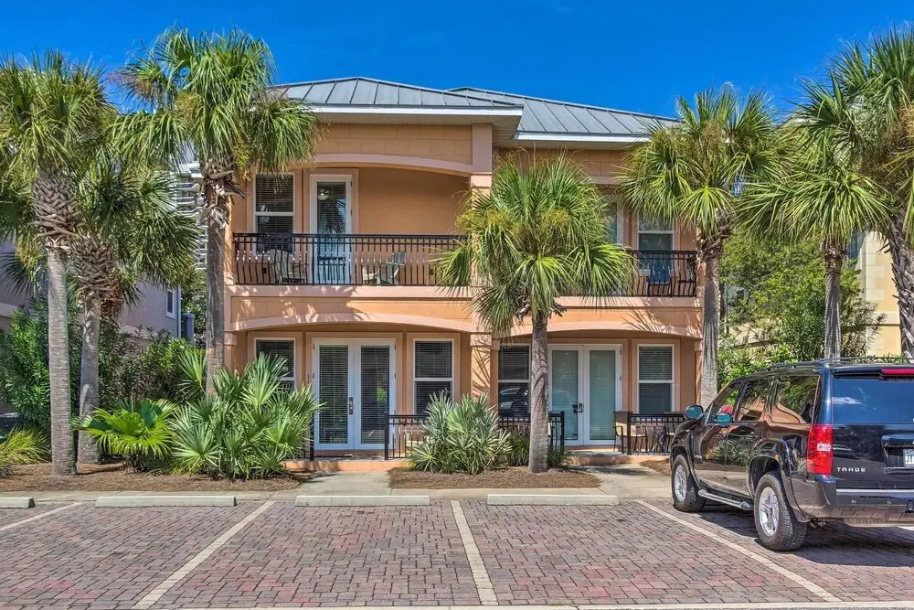 Bright & Modern Townhome: Steps to Miramar Beach!