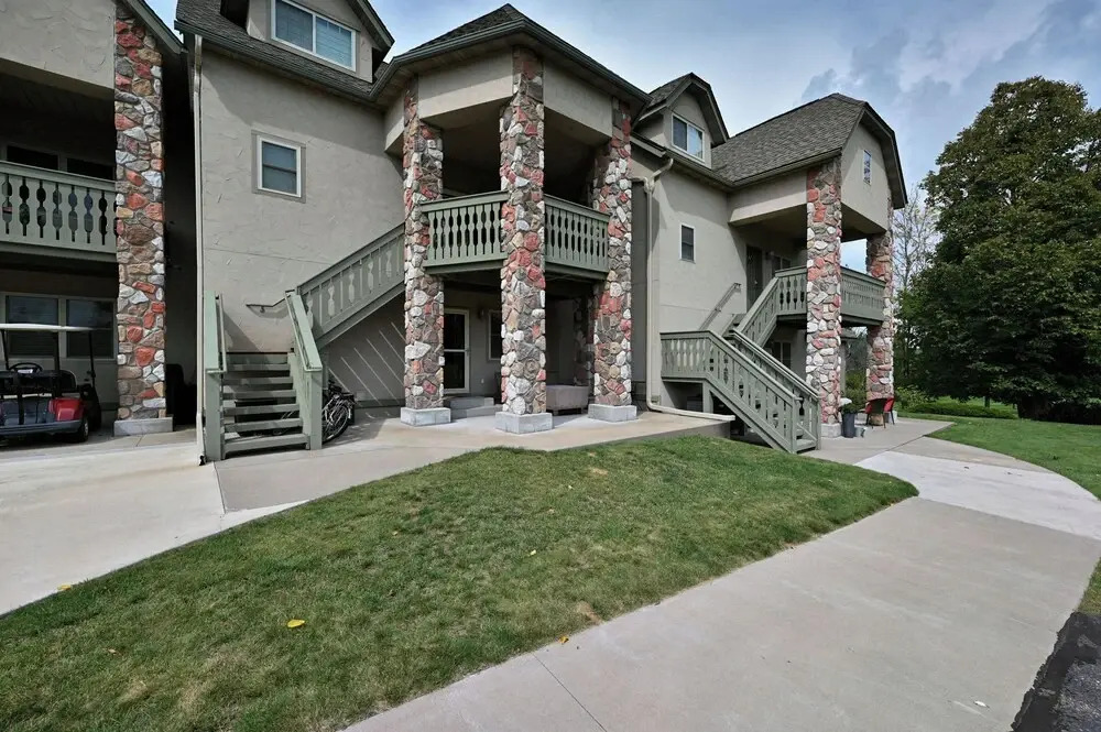 Unit 109 2 Bdrm/ 2 BA