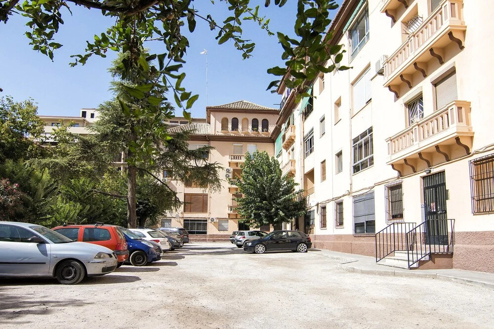 Bright & Elegant City Centre 3 BR Apart