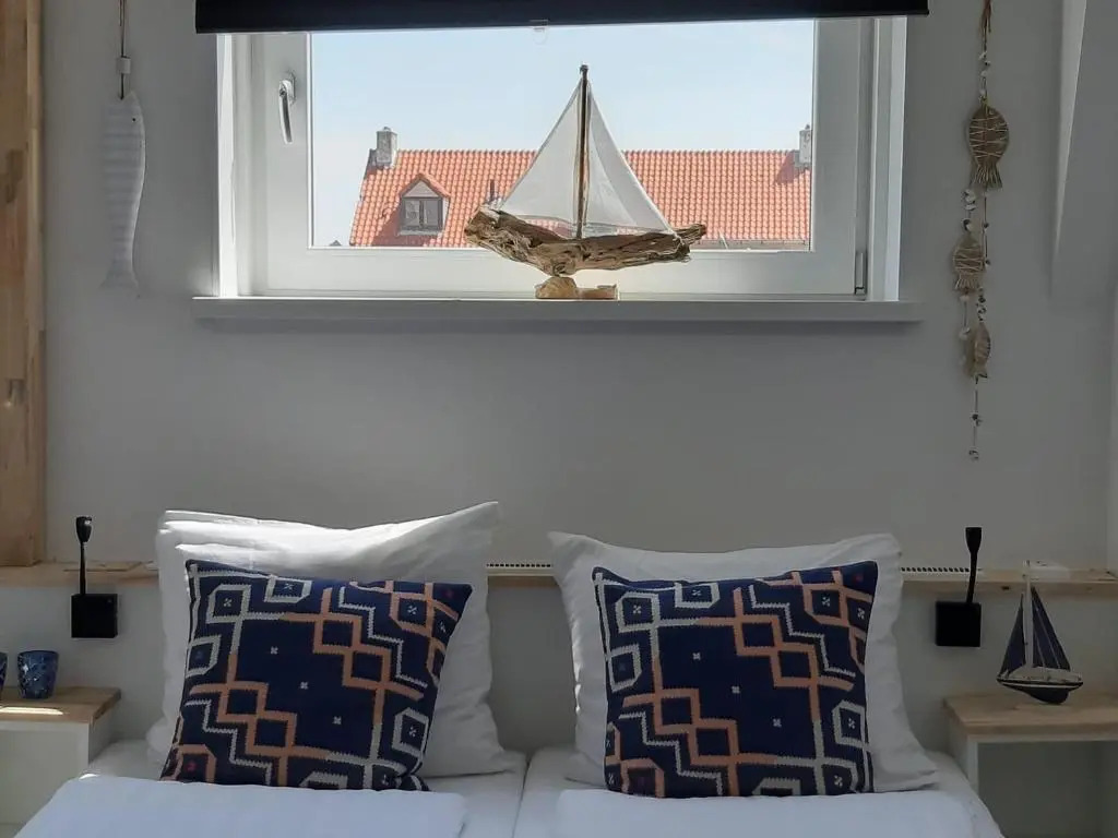 Benny's Beach House 2