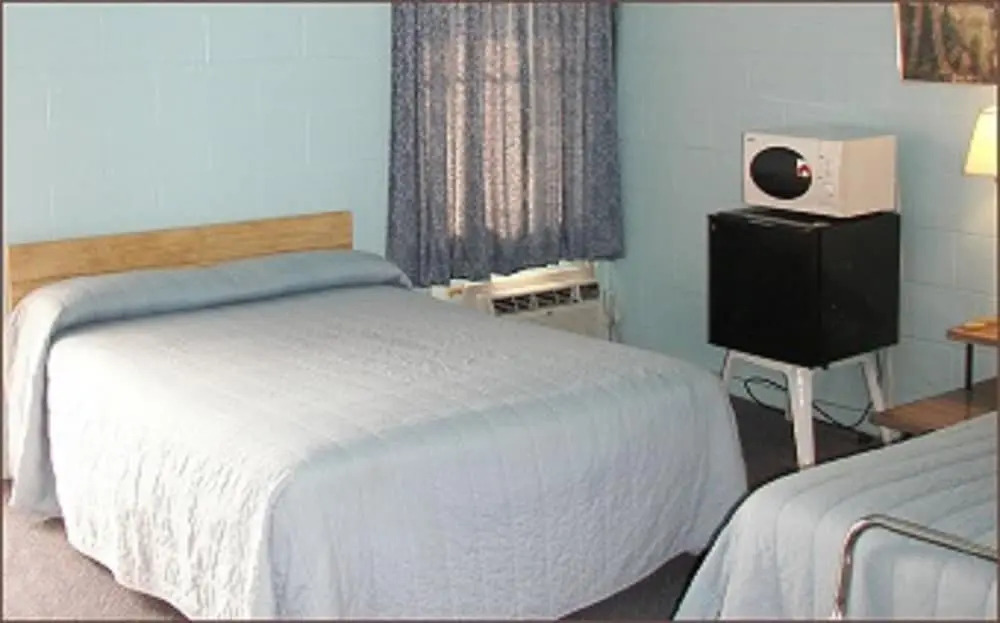 Holiday Host Motel