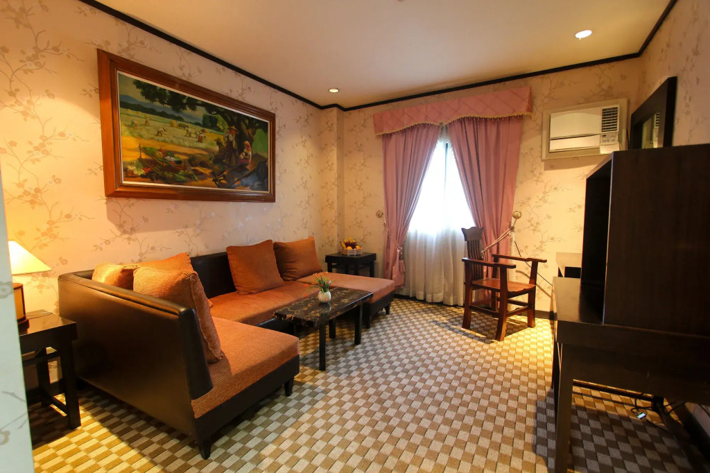 Luisita Central Park Hotel