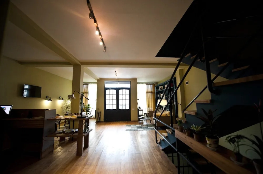 Hotel 27