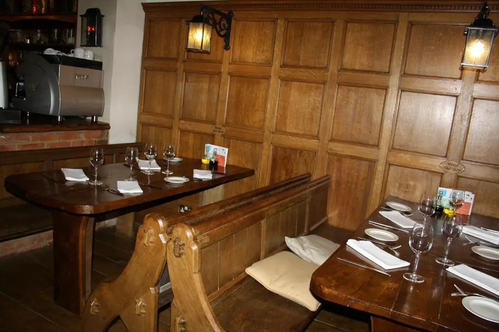 Uno Thames Hotel Maidenhead -Reopened Brand New Again -FREE PARKING