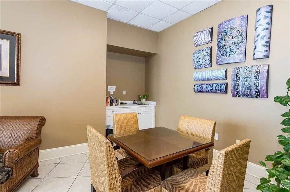 Admiral's Quarters 702 - 3 Br condo by RedAwning