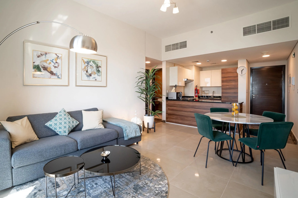 Amazing 1BR apartment with waterfront views!