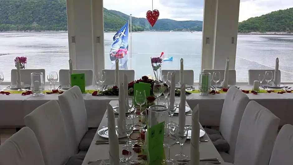 Strandhaus Edersee - Kaminzimmer, Seeblick, Badestrand, Seeterrasse