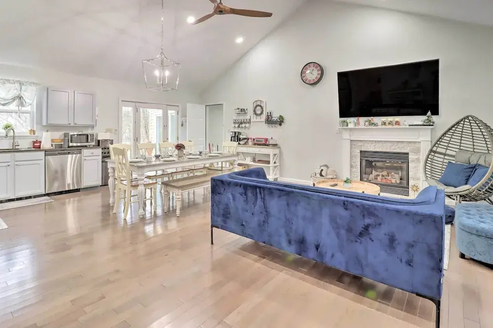 Gas Grill, Lake Access: Scenic Poconos Retreat