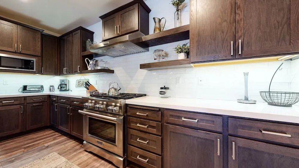 Snowcreek VII 1403 Deluxe Townhouse, Stunning Mountain Views, 2 Car Garage, Washer Dryer by RedAwning