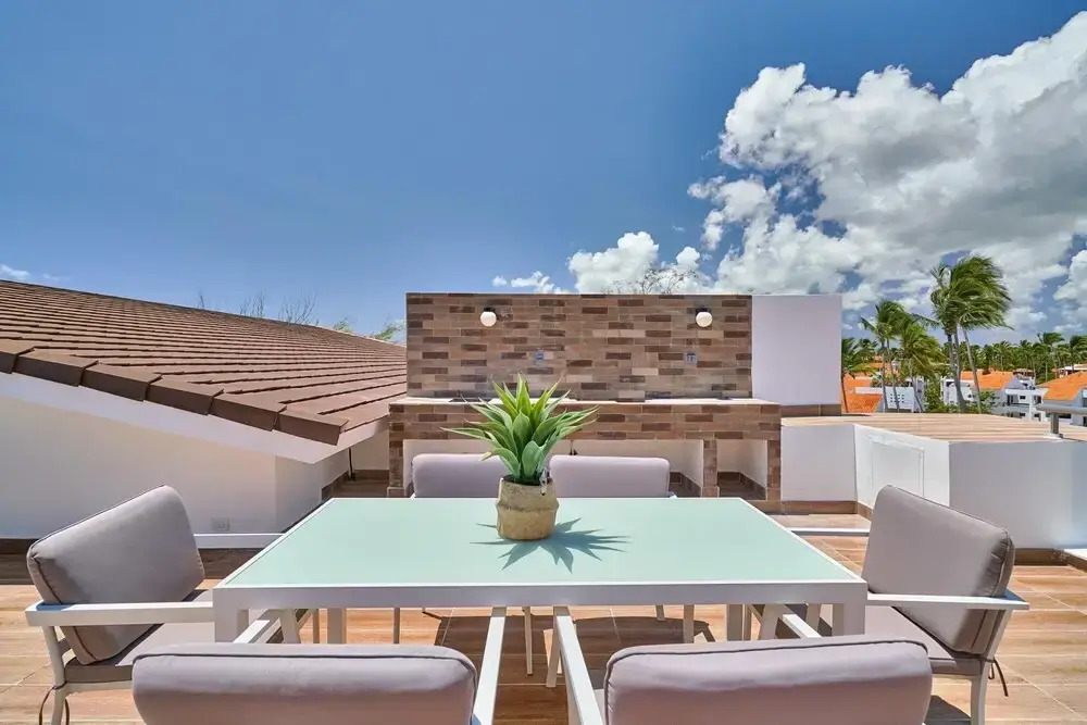 Luxury Beach Penthouse w Private Deck Ocean Views C-401