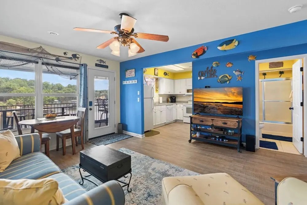 Latibe Retreat Lakefront Condo for 4 w/ Balcony & Pool Access