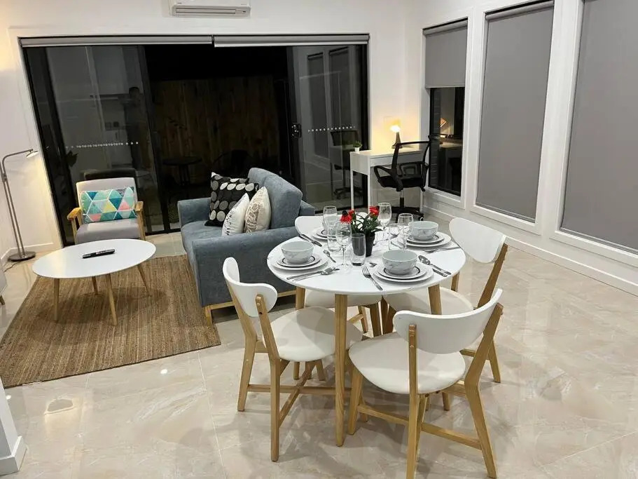 Brand New Modern 2 BR Guesthouse at Airport!