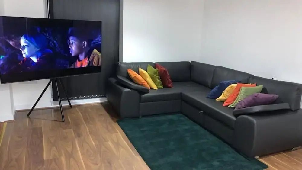 Posh 1 Bed Flat-direct Links to Central London