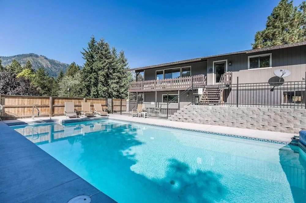 Leavenworth Retreat