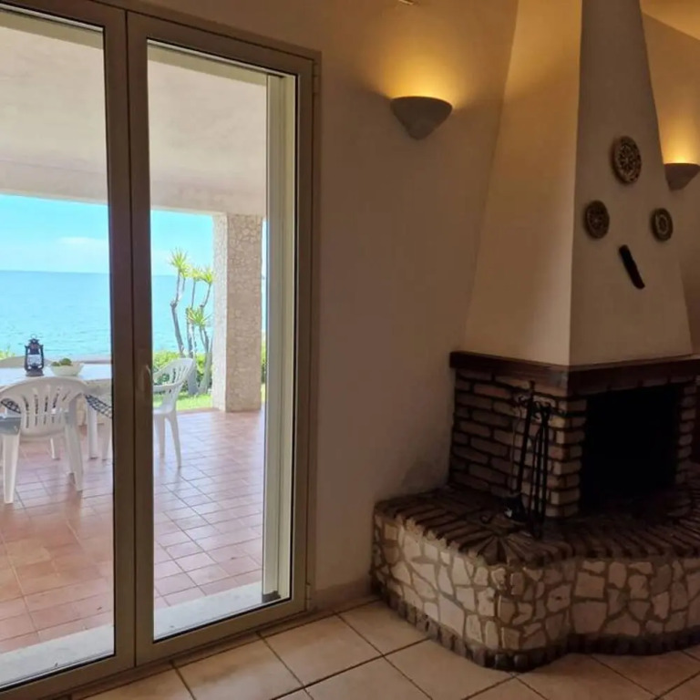 Villa Daniela con Piscina Privata e Discesa a Mare tra Catania e Siracusa
