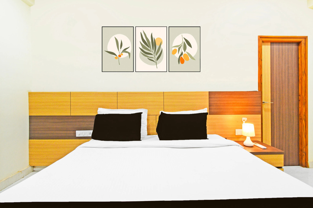 Super Townhouse Kondapur Near Botanical Garden Formerly RRR Inn