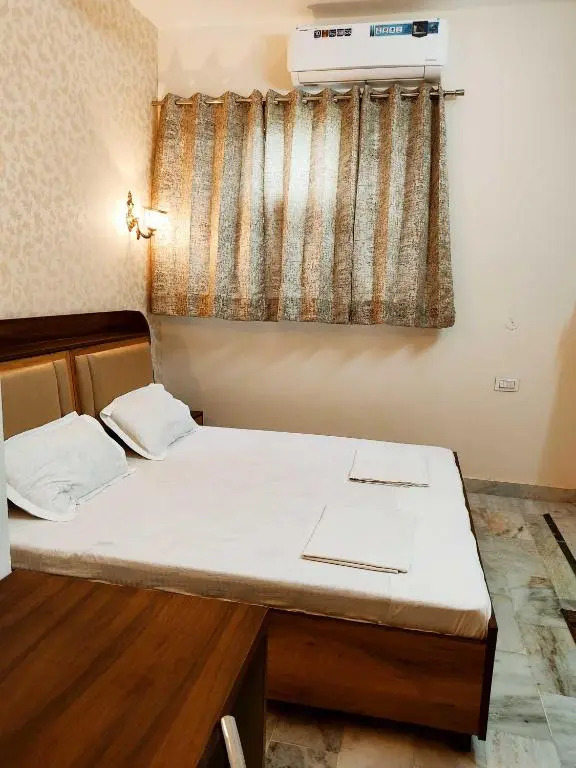 Oyo 91599 Sky Classic Inn