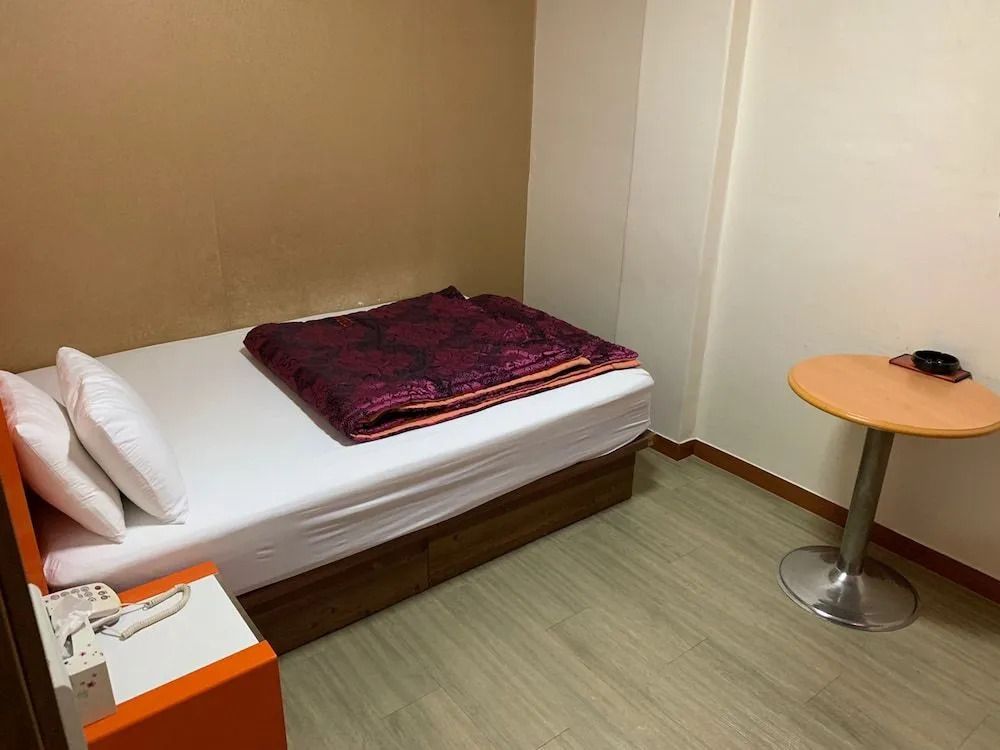 Alma Hotel