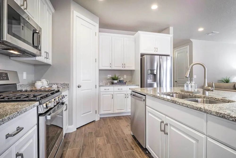 Red Cliff Views & Community Perks: Utah Townhome
