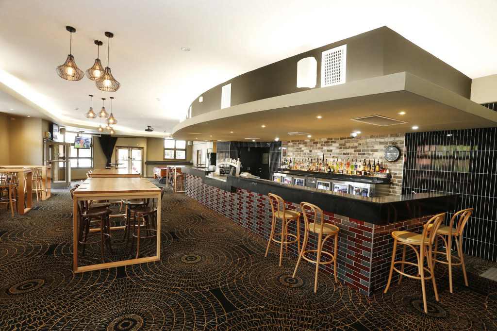 The Lakes Hotel