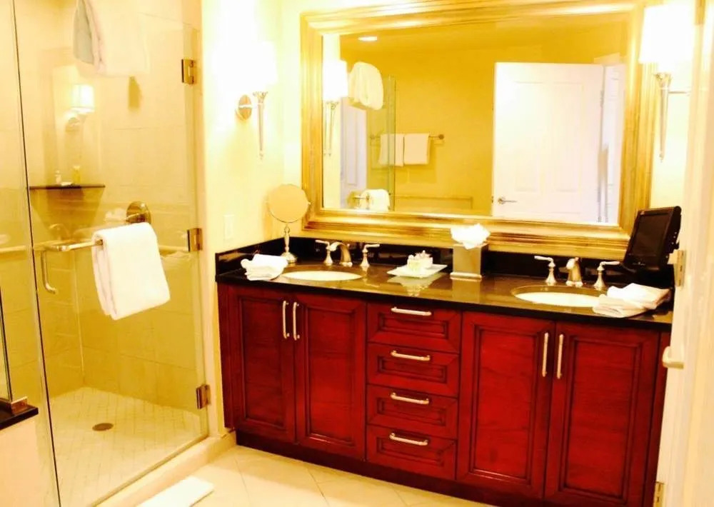 Aaa Deluxe Suite At The Signature Condo Hotel