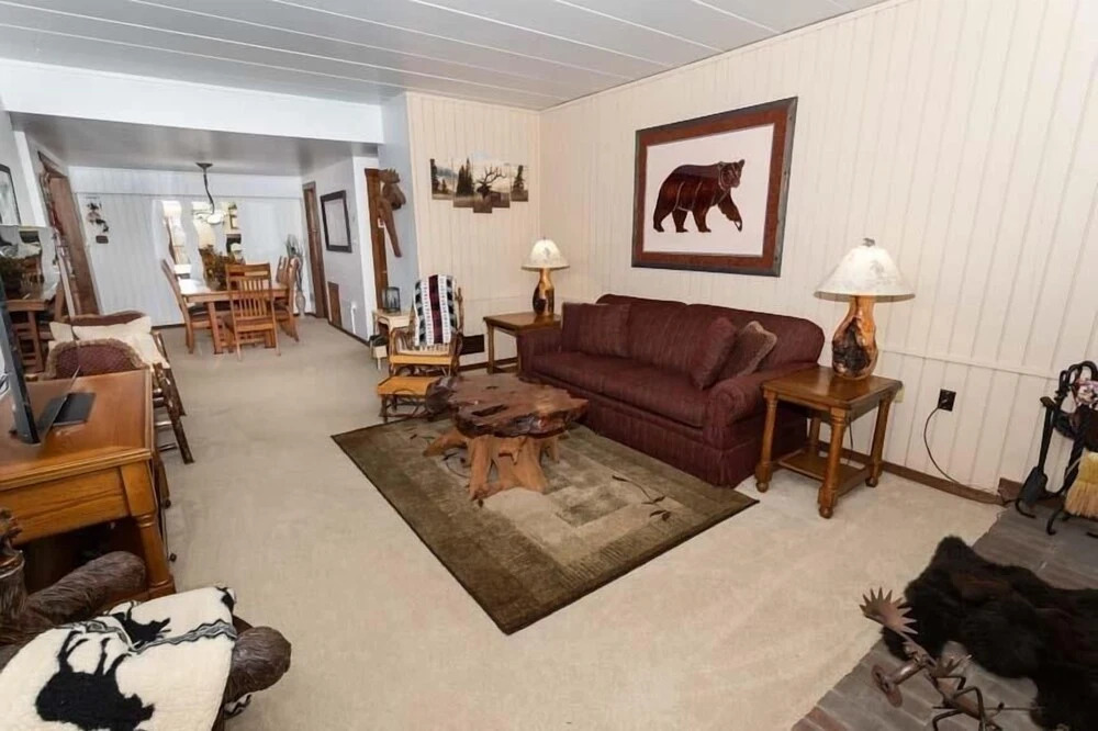 Cozy Seven Springs 1 Bedroom Deluxe Condo with Private Deck by RedAwning - Save 10% on 3 Nights, 15% on 5 Nights!