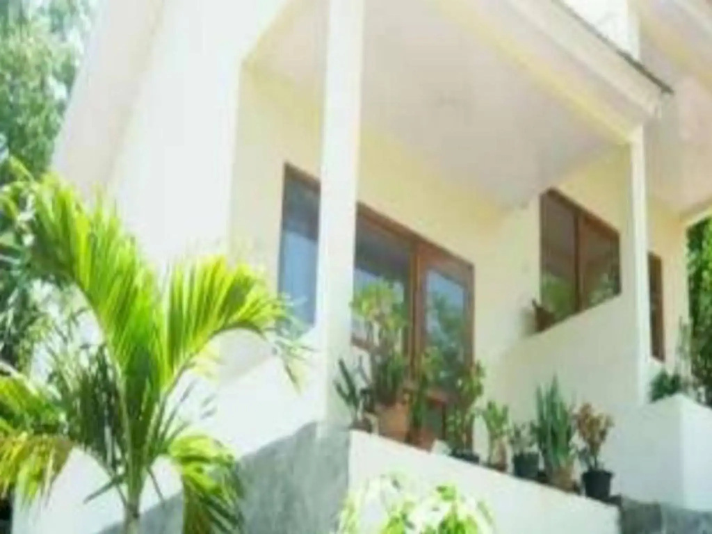 CF Komodo Hotel