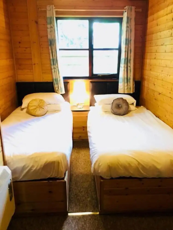 Goldcrest 1-Hot Tub-Woodland Lodges-Carmarthenshire-Tenby