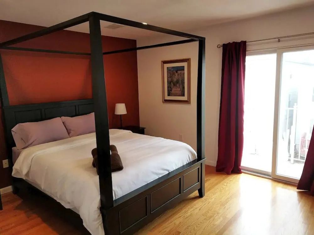 Charming 3br Apt, Only 20 Minutes To Time Square! 3 Bedroom Apts