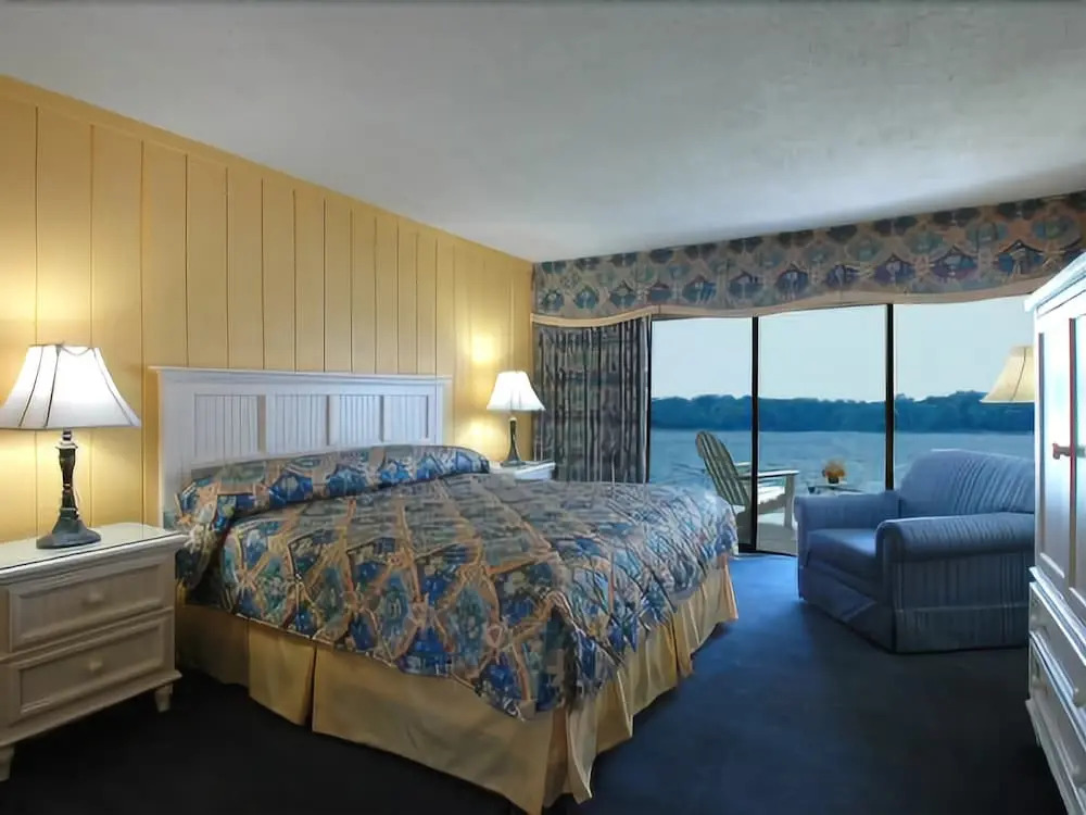 Harbourtowne Golf Resort