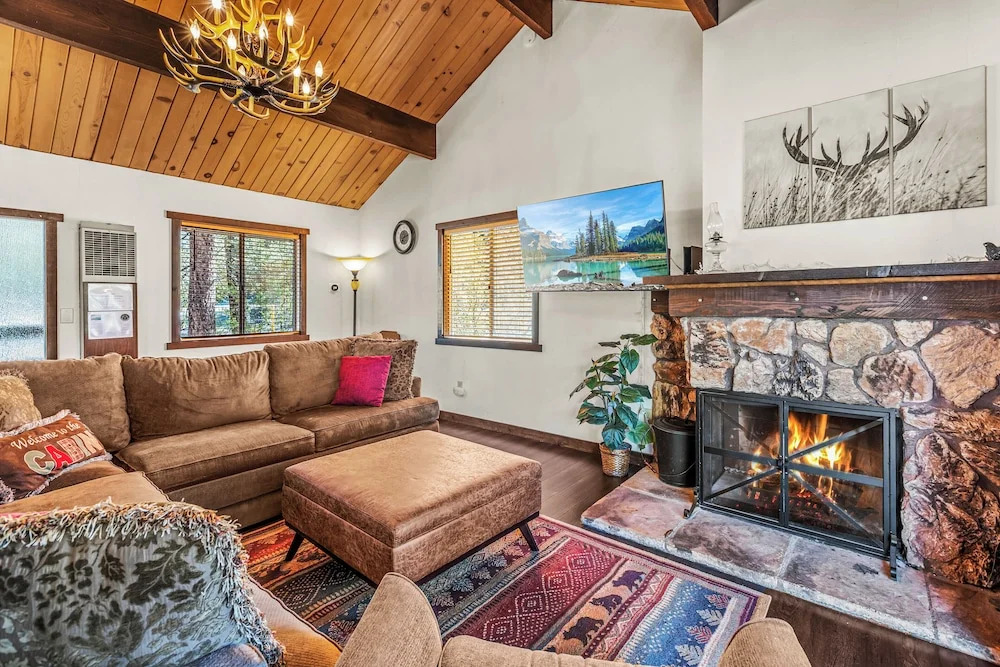 1 Mi to Slopes: Big Bear Ski Haven w/ Hot Tub