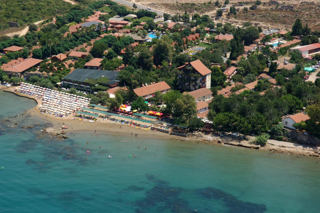 Отель Leda Beach