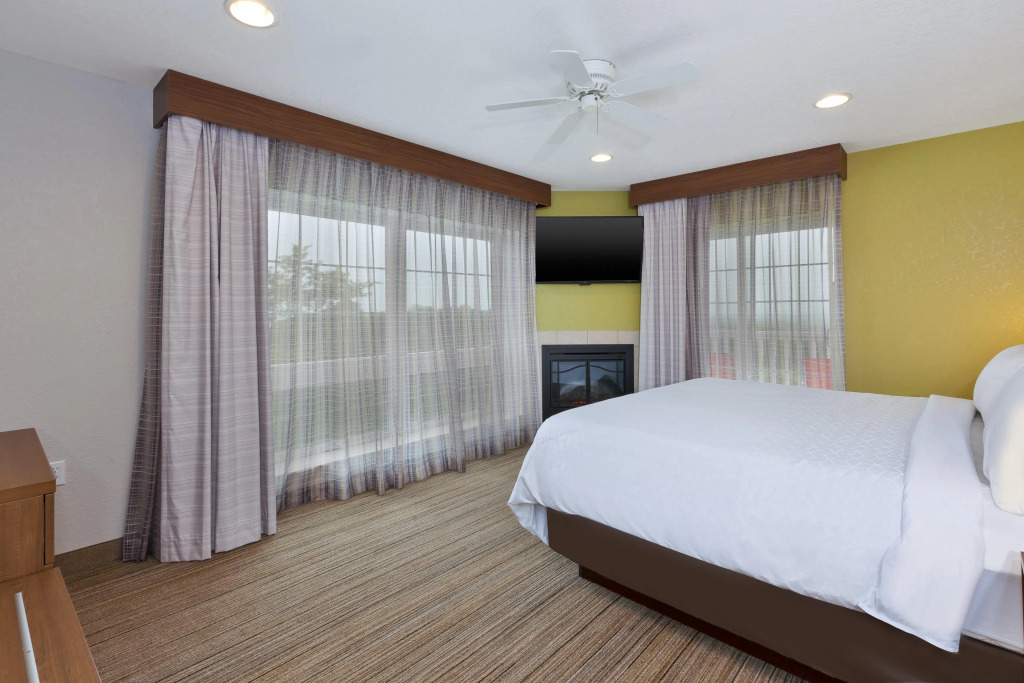Holiday Inn Express Hotel & Suites Petoskey by IHG