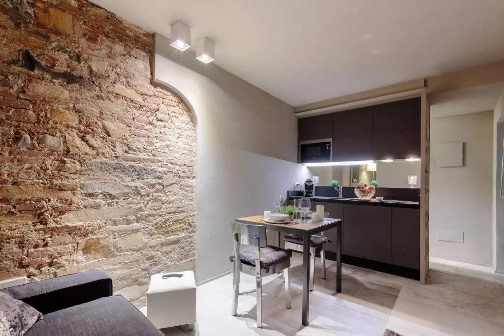 Casa Reds, THE SMART LUCCA APARTMENT SUITE inside the Walls