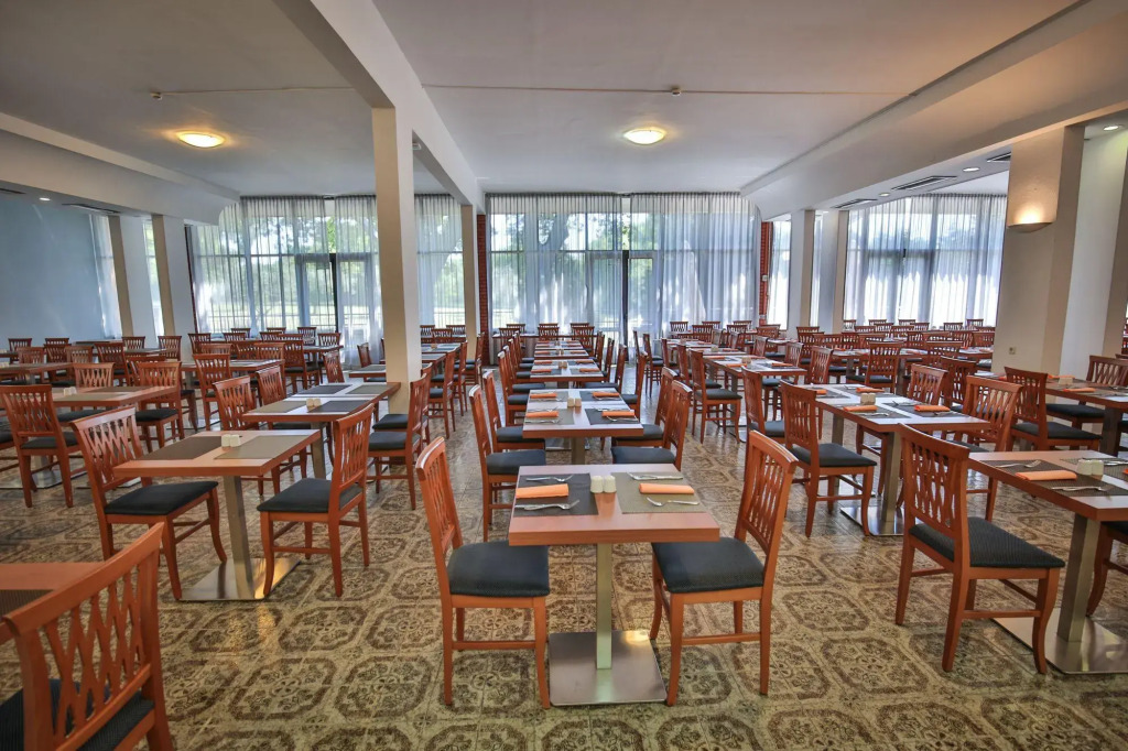 Arena Hotel Holiday