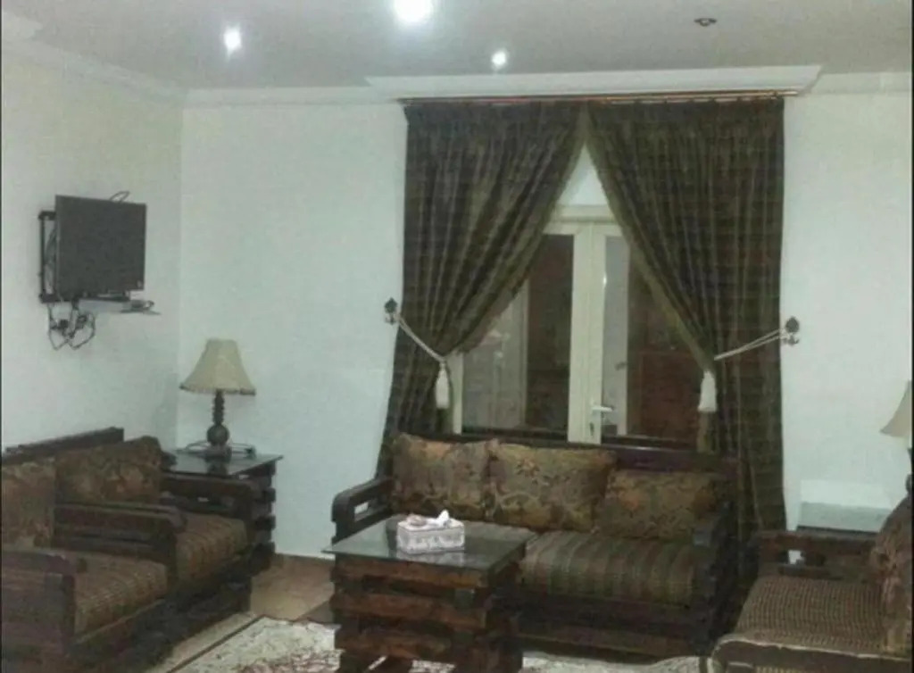 OYO 640 Home Furnished 3-Bedroom Apartment