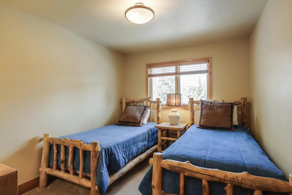 Friendly Fox Chalet 8 Bedroom Home by RedAwning