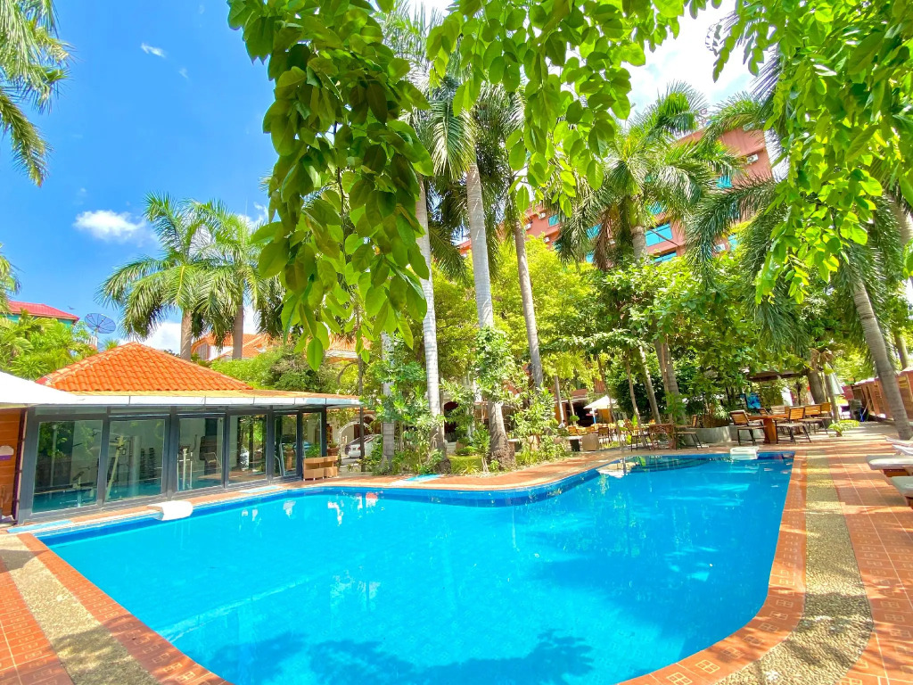 Golden Hotel