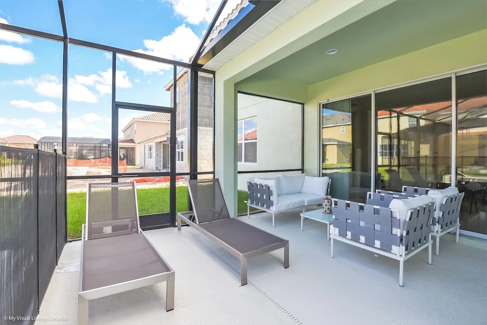 14 Bdrm 11 BA Sleeps 30