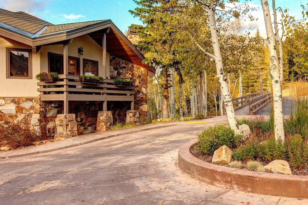 Abode at Ontario Lodge