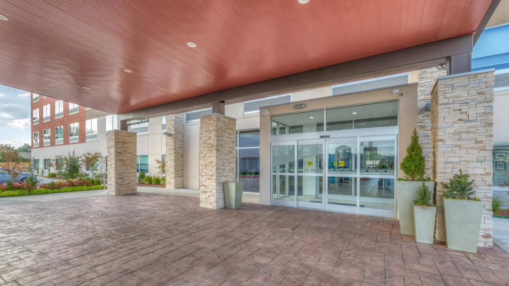 Holiday Inn Express & Suites Tulsa Midtown by IHG