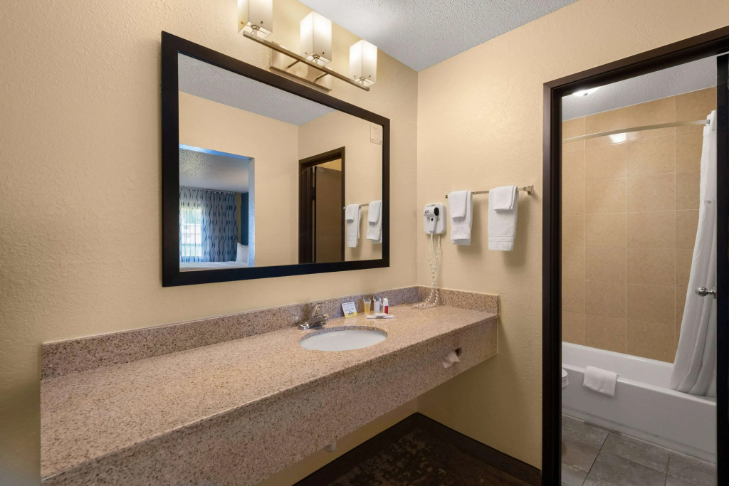 Days Inn by Wyndham Newton
