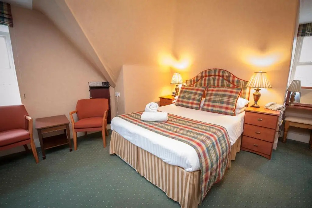 Loch Kinord Hotel