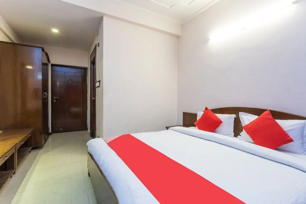 OYO 25042 Vikramaditya Hotel