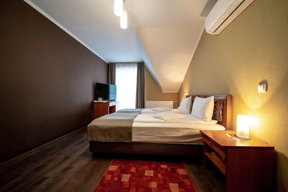 Areo Hotel & Restaurant